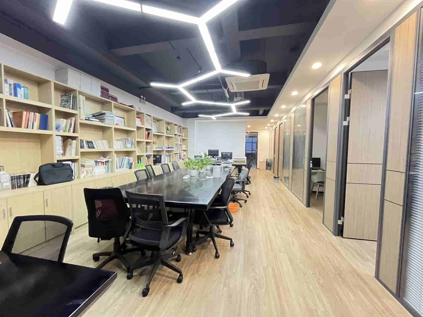 英达利科技数码园300㎡办公室出租