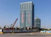 紧邻地铁16号线龙城西站旁